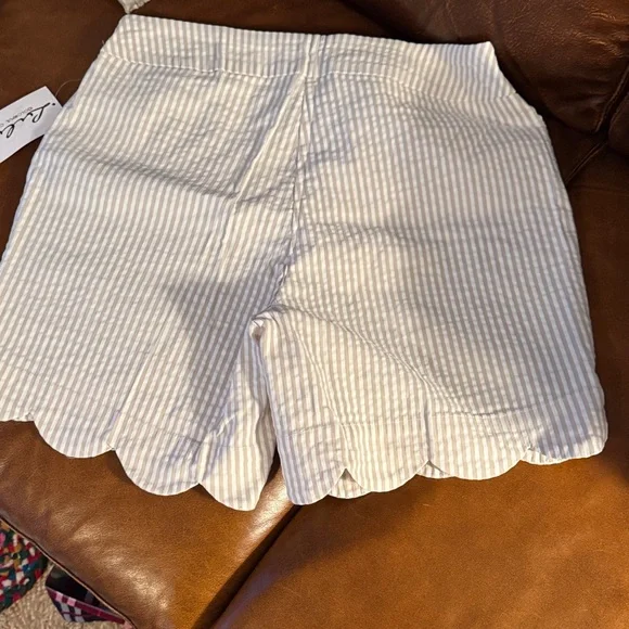 Lulu-B Women's Scalloped Hem Striped Shorts - Picture 4 of 5